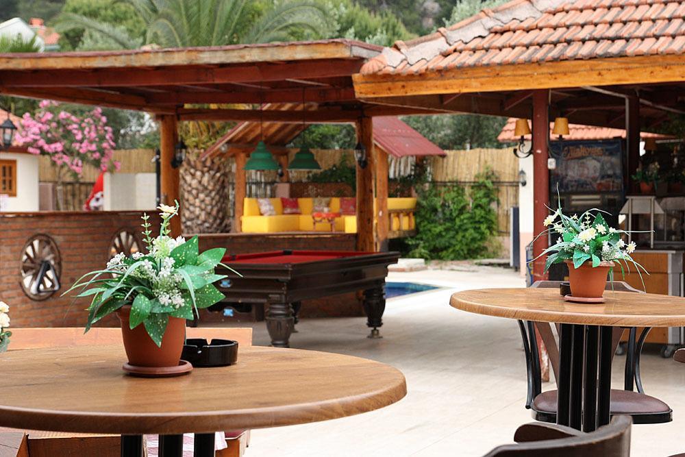 Flying Dutchman Hotel 올루데니스 외부 사진