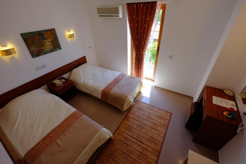 Flying Dutchman Hotel 올루데니스 객실 사진
