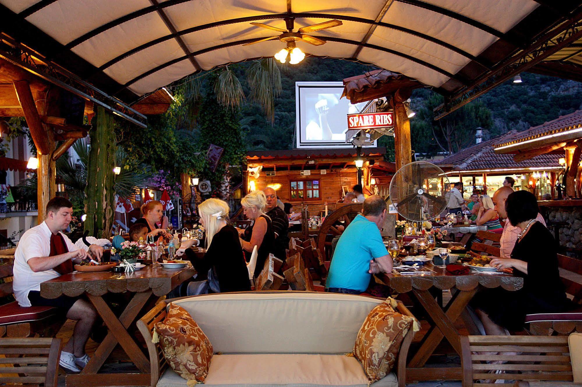 Flying Dutchman Hotel 올루데니스 외부 사진